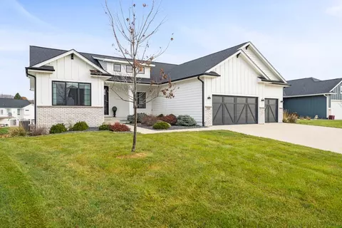 2959 Valley View Dr, West Des Moines, IA 50265