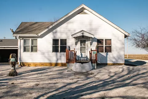 200 Oak St, Farnhamville, IA 50538