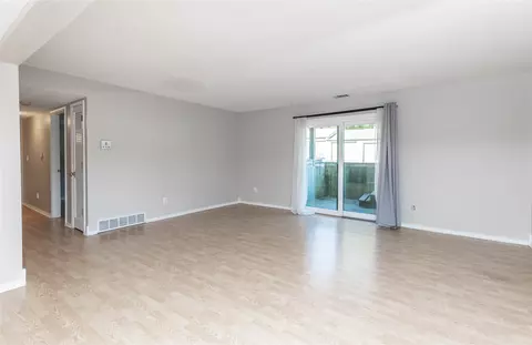 9533 University Ave #3, Clive, IA 50325