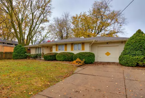 2904 86th St, Urbandale, IA 50322