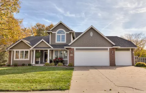 4511 94th St, Urbandale, IA 50322
