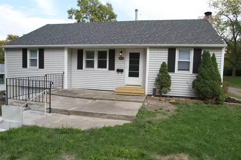 2317 S Union St, Des Moines, IA 50315