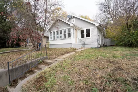2313 E 11th St, Des Moines, IA 50316