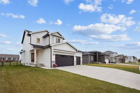 1070 Cedar St, Waukee, IA 50263