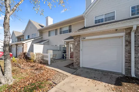 150 S Prairie View Dr #1104, West Des Moines, IA 50266