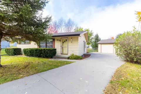 222 NE Circle Dr, Grimes, IA 50111