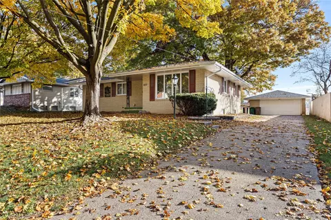 837 23rd St, West Des Moines, IA 50265