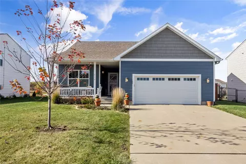 818 11th Avenue Cir N, Winterset, IA 50273