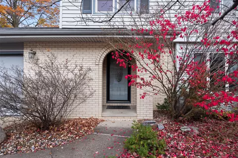 3017 Valdez Dr, Des Moines, IA 50310