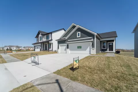 1422 S 91st St, West Des Moines, IA 50266