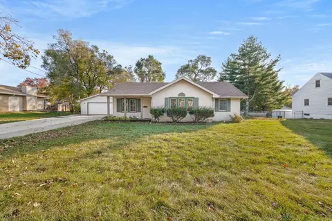 7014 Oliver Smith Dr, Urbandale, IA 50322