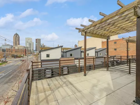 313 SW 7th St #107, Des Moines, IA 50309