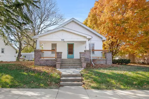 506 N 2nd St, Knoxville, IA 50138