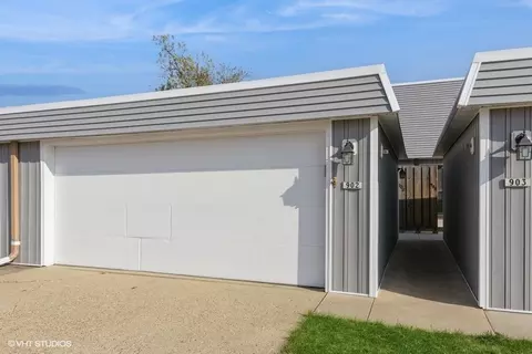 6750 School St #902, Windsor Heights, IA 50324