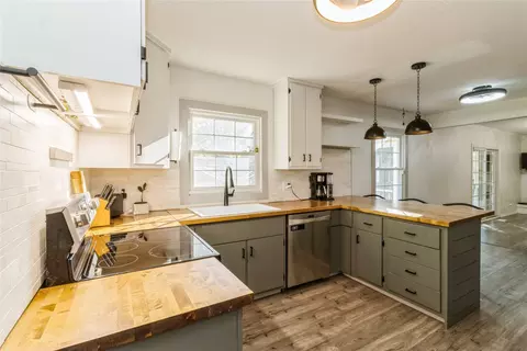 8829 Woodmayr Cir, Norwalk, IA 50211