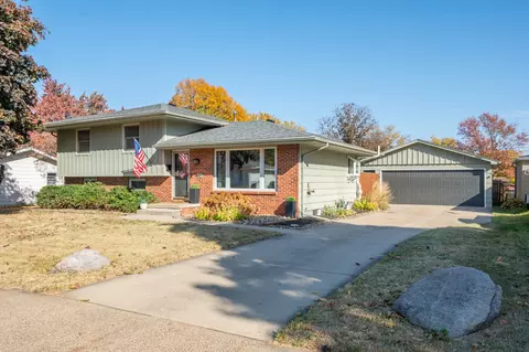 817 SE Innsbruck Dr, Ankeny, IA 50021