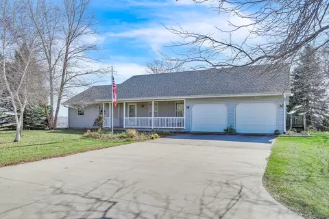 882 115th Pl, Knoxville, IA 50138