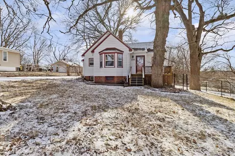 231 E Creston Ave, Des Moines, IA 50315