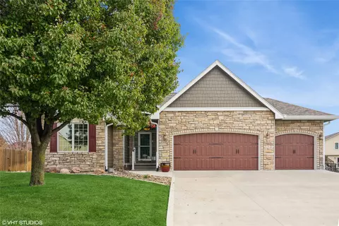 1703 Pinewood Ct SW, Altoona, IA 50009