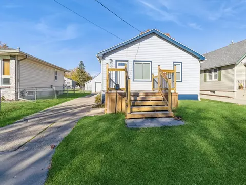 1351 Elder Ln, Des Moines, IA 50315