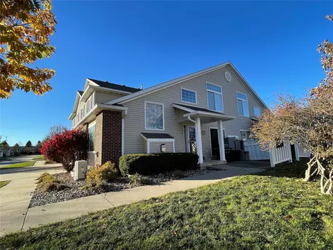 9425 Larch Ln, Johnston, IA 50131