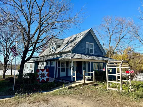 305 Parker St, Tracy, IA 50256