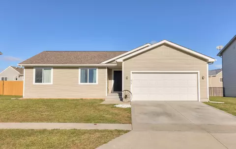 612 37th St SW, Bondurant, IA 50035