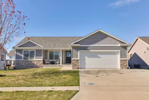 712 James St NE, Bondurant, IA 50035