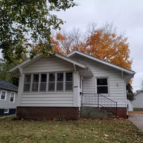 3634 E 8th St, Des Moines, IA 50316