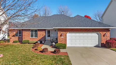 4615 76th St, Urbandale, IA 50322