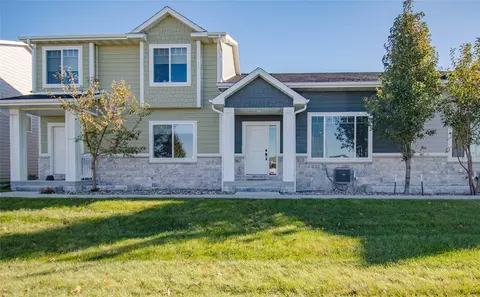 505 10th St, Waukee, IA 50263