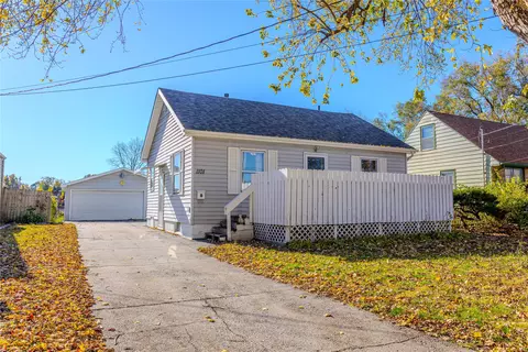 1101 E Douglas Ave, Des Moines, IA 50316