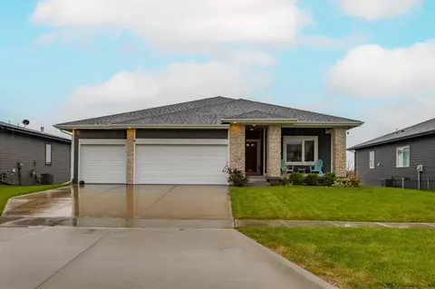 1179 S 92nd St, West Des Moines, IA 50266