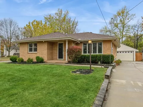 7700 Dellwood Dr, Urbandale, IA 50322