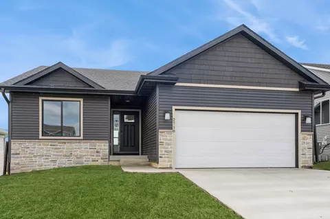 2718 22nd St SW, Altoona, IA 50009