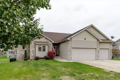 4011 141st St, Urbandale, IA 50323