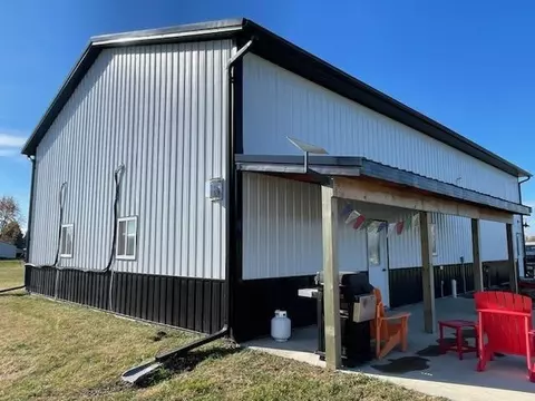 911 N Oak St, Monroe, IA 50170