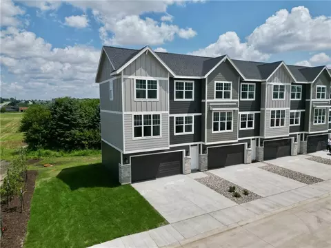 4460 154th St, Urbandale, IA 50323