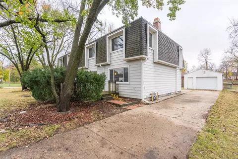 7200 7202 Forest Ct, Windsor Heights, IA 50324