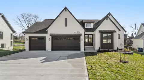 5011 150th St, Urbandale, IA 50323