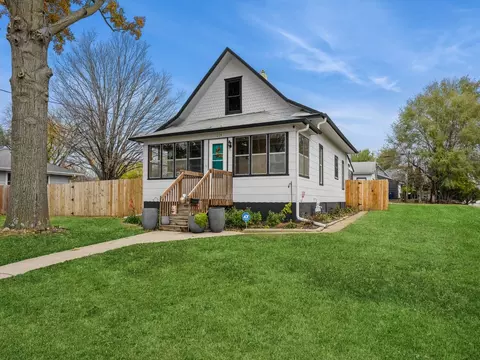 1239 E 23rd St, Des Moines, IA 50317