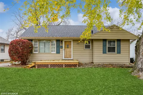 2501 Meadow Ln, West Des Moines, IA 50265