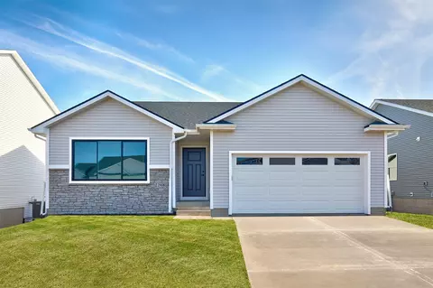 2908 Sayre Dr, Norwalk, IA 50211