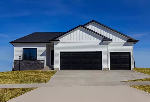 1032 NE 64th Ave, Des Moines, IA 50313