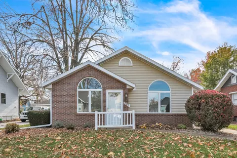 909 Union St, Pella, IA 50219
