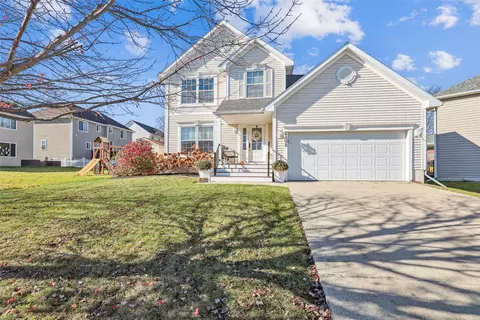 6408 Sudbury Ct, Johnston, IA 50131