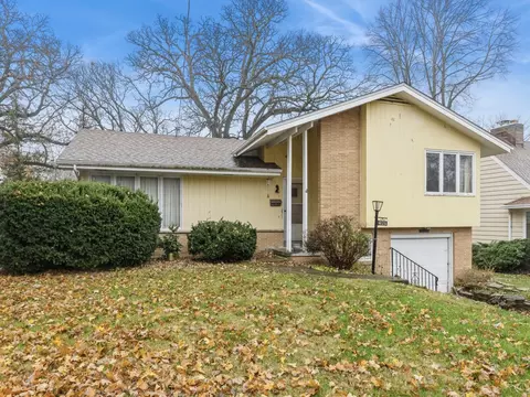 4126 Leonard Pl, Des Moines, IA 50310