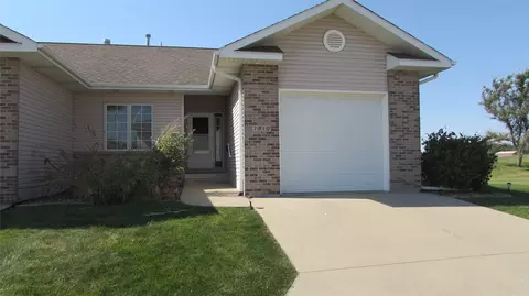 1910 Mckay Dr, Knoxville, IA 50138