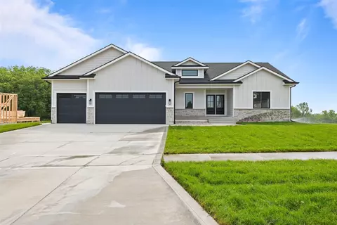 535 16th Ave SE, Altoona, IA 50009