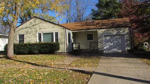713 S 3rd St, Knoxville, IA 50138